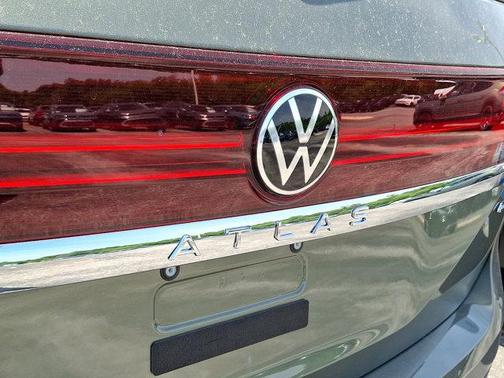 Avocado Green Pearl 2026 Volkswagen Atlas 2.0T SE W/TECHNOLOGY