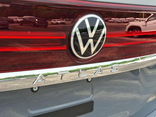 2025 Volkswagen Atlas 2.0T SE