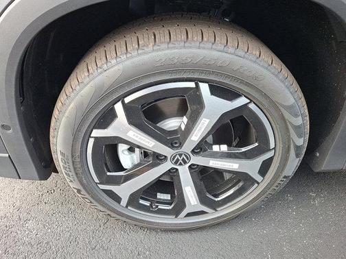 2025 Volkswagen Tiguan 2.0T SE