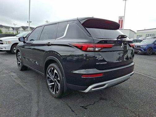 2022 Mitsubishi Outlander SE