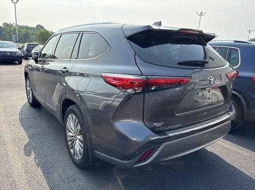 2023 Toyota Highlander Platinum