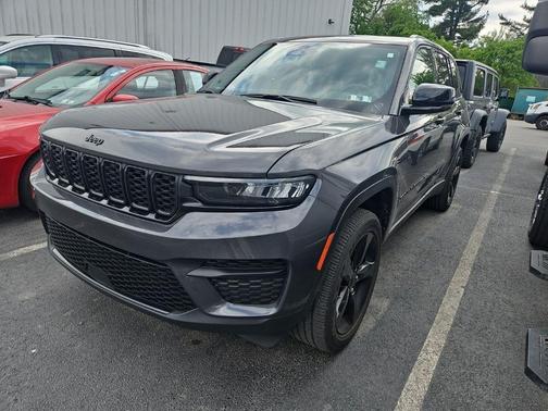 Metallic 2025 Jeep Grand Cherokee Laredo