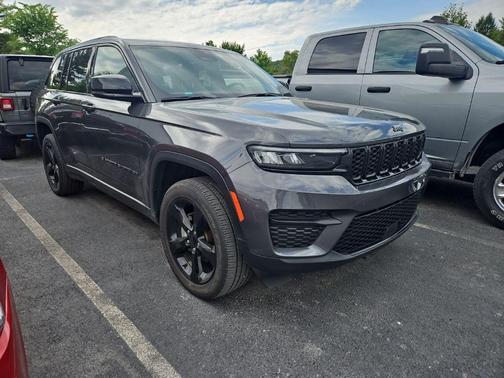 Metallic 2025 Jeep Grand Cherokee Laredo