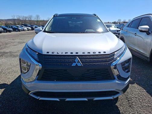 White Diamond Pearl 2026 Mitsubishi Eclipse Cross SE