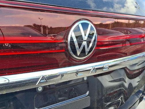 Deep Black Pearl Effect 2026 Volkswagen Atlas 2.0T SE W/TECHNOLOGY