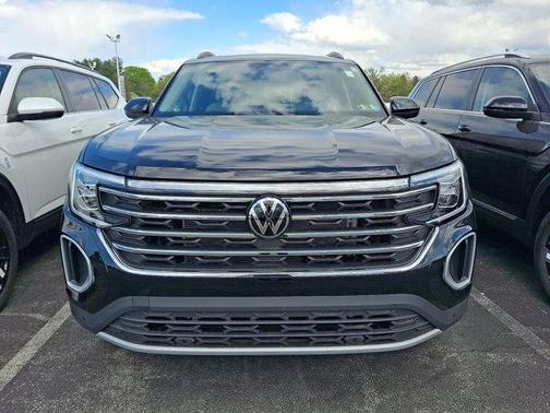 Deep Black Pearl Effect 2026 Volkswagen Atlas 2.0T SE W/TECHNOLOGY