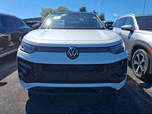 2025 Volkswagen Tiguan 2.0T SE R-Line Black