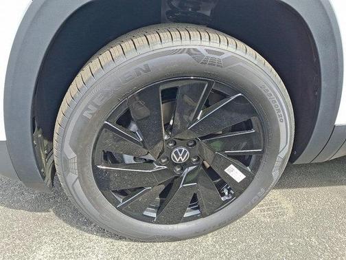 2025 Volkswagen Atlas 2.0T SE