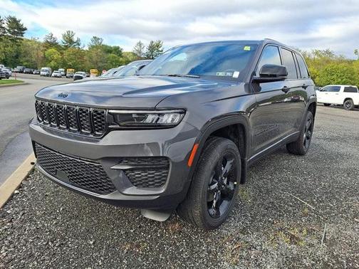 2025 Jeep Grand Cherokee Laredo