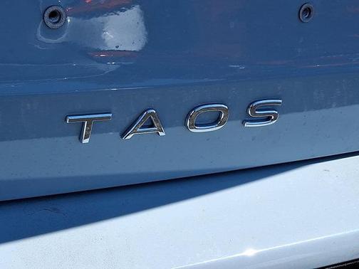 2025 Volkswagen Taos 1.5T SE Black
