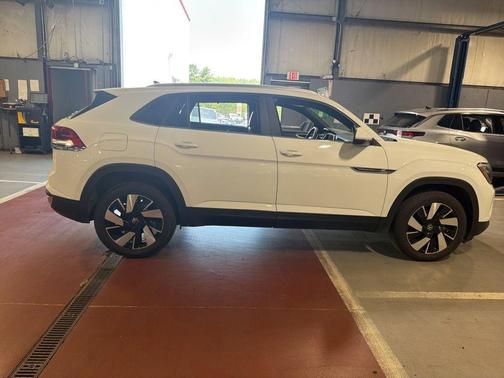 Pure White 2024 Volkswagen Atlas Cross Sport 2.0T SE w/Technology