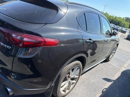 Vulcano Black Metallic 2018 Alfa Romeo Stelvio Ti