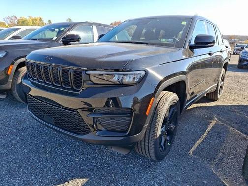 2025 Jeep Grand Cherokee Laredo