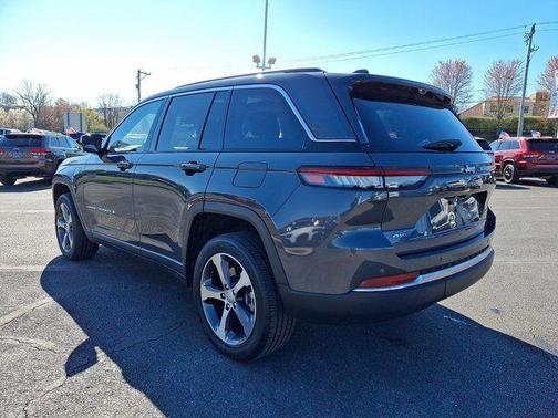 Metallic 2022 Jeep Grand Cherokee 4xe Base