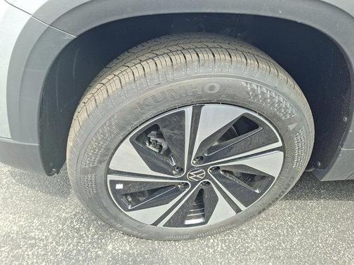 Pyrite 2026 Volkswagen Taos 1.5T SE