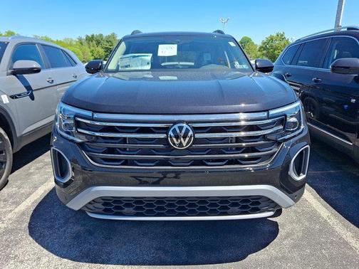 Deep Black Pearl 2026 Volkswagen Atlas 2.0T Peak Edition