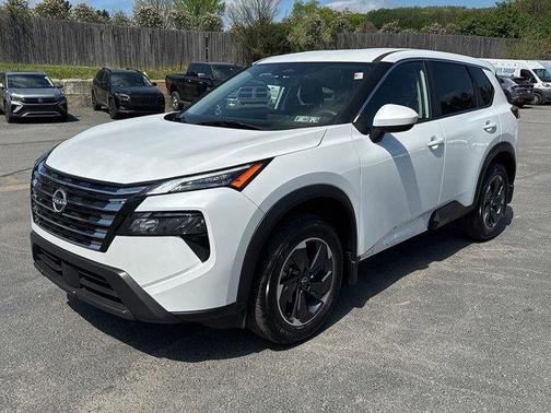 Everest White P 2025 Nissan Rogue SV