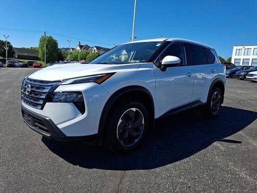 Everest White P 2025 Nissan Rogue SV