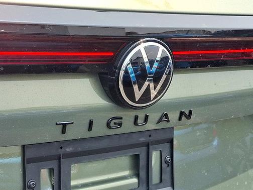 2025 Volkswagen Tiguan 2.0T SE R-Line Black