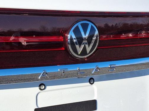 2025 Volkswagen Atlas 2.0T SE