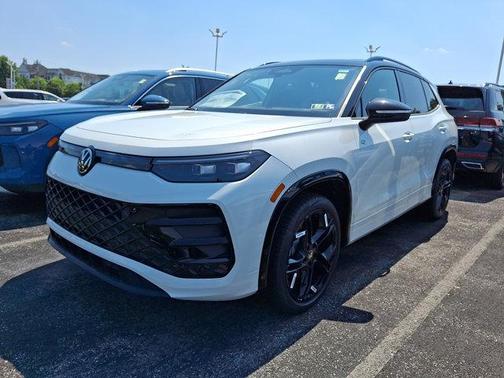 2025 Volkswagen Tiguan 2.0T SE R-Line Black