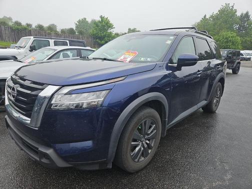 Deep Ocean Blue 2022 Nissan Pathfinder SV