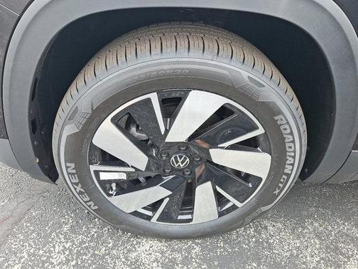 2026 Volkswagen Atlas Cross Sport 2.0T SEL