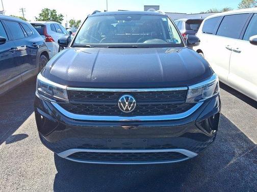 Deep Black Pearl Effect 2023 Volkswagen Taos 1.5T SE