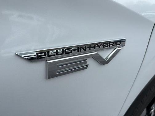 2023 Mitsubishi Outlander PHEV SE