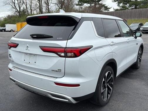 2023 Mitsubishi Outlander PHEV SE