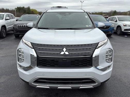 2023 Mitsubishi Outlander PHEV SE