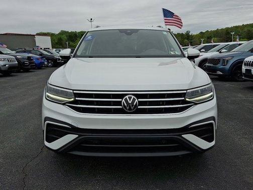 Opal White Pearl Effect 2023 Volkswagen Tiguan 2.0T SE