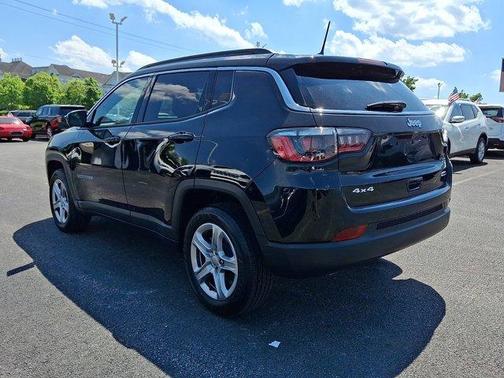 Diamond Black 2023 Jeep Compass Latitude