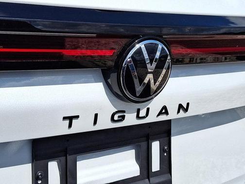 2025 Volkswagen Tiguan 2.0T SE R-Line Black