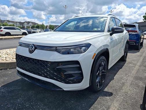 2025 Volkswagen Tiguan 2.0T SE R-Line Black