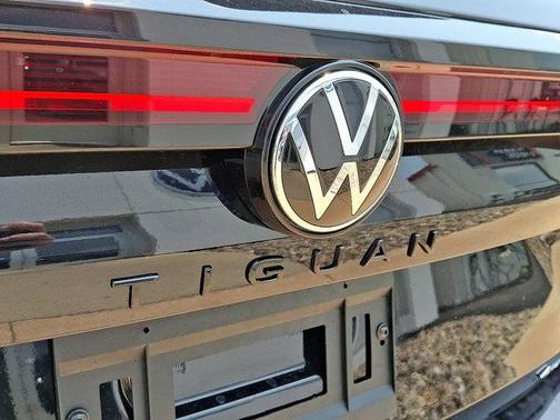 2025 Volkswagen Tiguan 2.0T SE R-Line Black