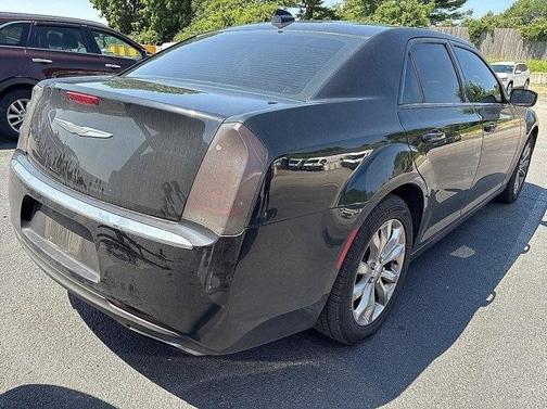 2016 Chrysler 300 Limited