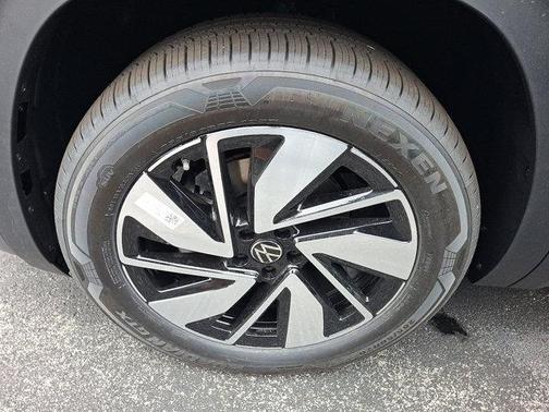 2025 Volkswagen Atlas 2.0T SE