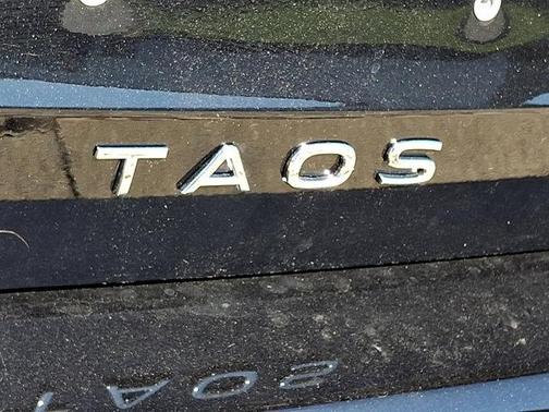 Deep Black Pearl 2026 Volkswagen Taos 1.5T S