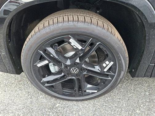 2025 Volkswagen Tiguan 2.0T SE R-Line Black