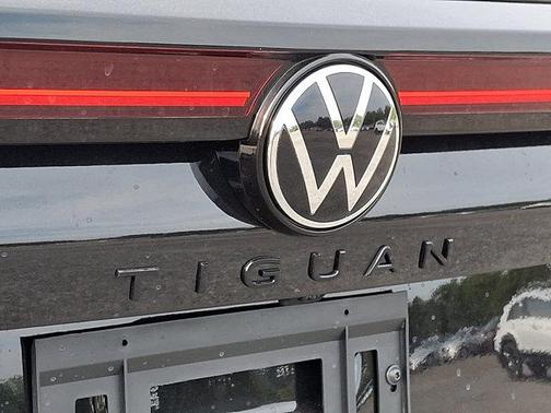 2025 Volkswagen Tiguan 2.0T SE R-Line Black