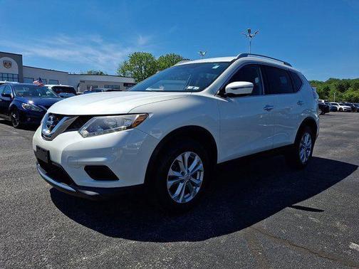 Pearl White 2016 Nissan Rogue SV