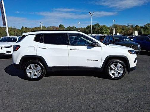 Bright White Clearcoat 2022 Jeep Compass Latitude