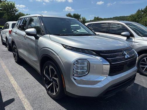 2022 Mitsubishi Outlander ES