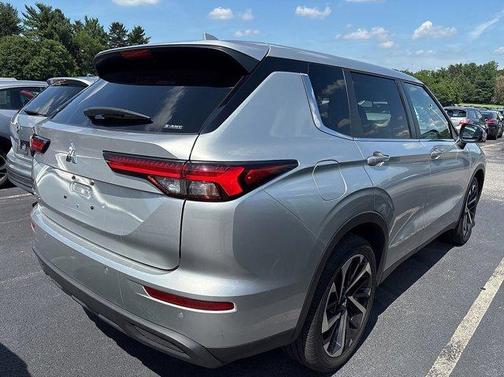 2022 Mitsubishi Outlander ES