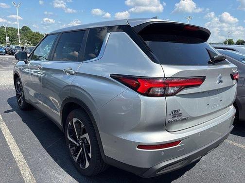 2022 Mitsubishi Outlander ES