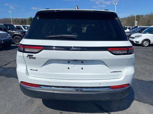 2022 Jeep Grand Cherokee Laredo