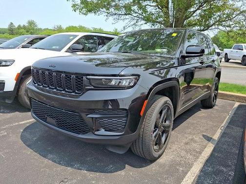 2025 Jeep Grand Cherokee Laredo