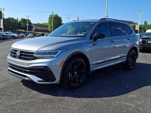Pyrite Silver Metallic 2023 Volkswagen Tiguan 2.0T SE R-Line Black