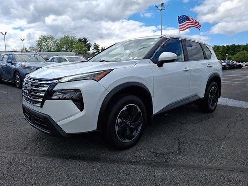 Everest White P 2025 Nissan Rogue SV
